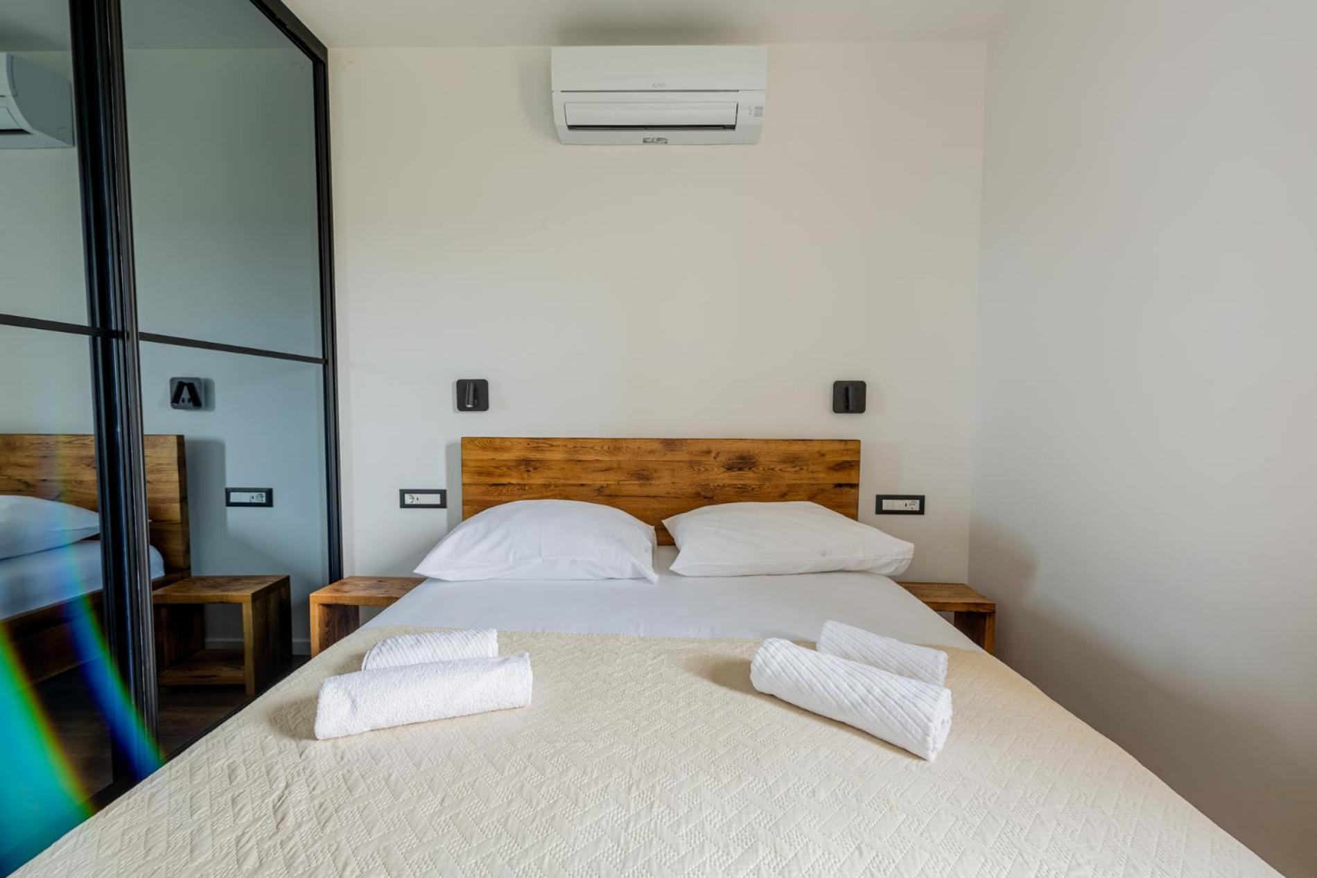 Hotel Bulli Croatia Donji Seget Exterior foto
